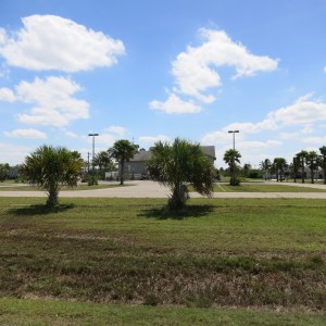 Everglades City was a sweet quiet town with empty lots, neat yards, and scattered houses. We guessed some of the empty lots in the middle of town tell of past hurricanes.