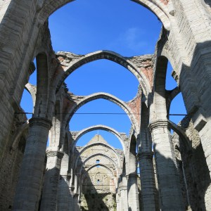 Inside S:ta Katarina in Visby, Gotland. Like all the churches it town, this was built in the 12-13th century. Post-Reformation, they fell into disrepair but the ribs still stand today.
