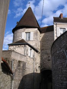 Saint-Martin gate into Château Raoul.