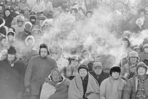 The crowd leaving the train at Gambetta; their frosty breath turning into fog.