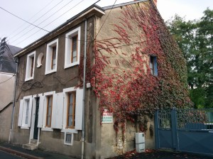 Jim's old house. The vines all over Châteauroux were turning red. 2014