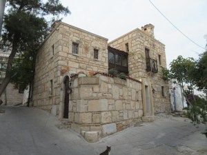 We were surprised how few old architecturally significant buildings there are in Bodrum, given the long history. It turns out earthquakes have demolished the city several times and unnoticeable small ones occur almost every day.