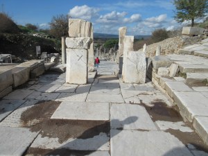 The Hercules Gate provided a physical barrier to carts, keeping the road below open only to pedestrians.
